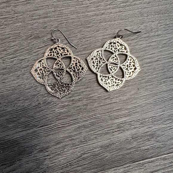 Kendra Scott Jewelry - Kendra Scott logo Dawn earrings